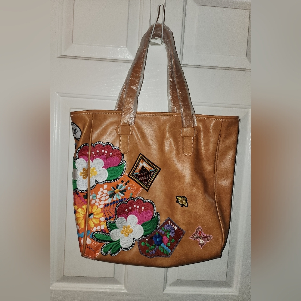 Plunder leather Floral Embroidered Tote Bag